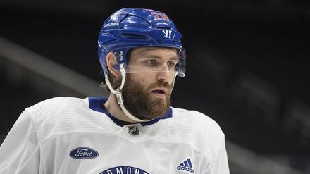 Wie gut geht es ihm. Leon Draisaitl von den Edmonton Oilers nimmt an einem NHL-Training teil. 