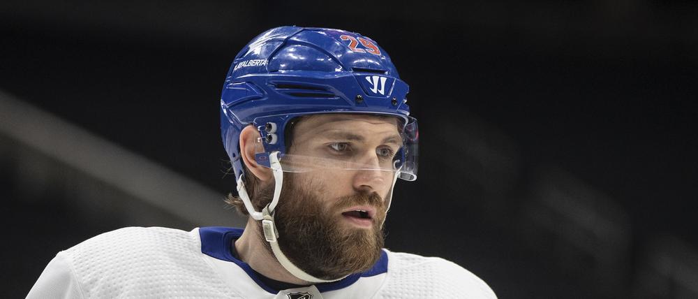 Wie gut geht es ihm. Leon Draisaitl von den Edmonton Oilers nimmt an einem NHL-Training teil. 