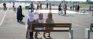 Junge Muslime am Tempelhofer Feld