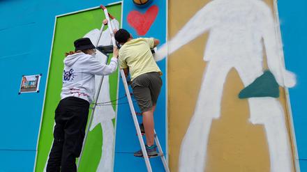 Das neue Mural Am Schilfhof in Potsdam wurde von rund 40 Kindern und Jugendlichen gestaltet.