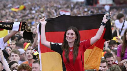 Fans am Brandenburger Tor