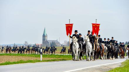 Sorbischer Brauch: Osterreiter verkünden die Auferstehung.