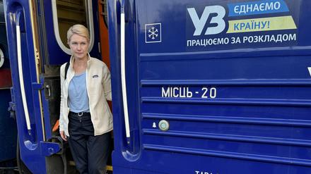 Manuela Schwesig (SPD), Ministerpräsidentin von Mecklenburg-Vorpommern, auf dem Bahnhof in Przemysl an der Grenze zur Ukraine.
