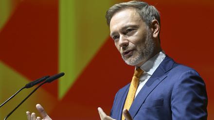 Christian Lindner (FDP), Bundesfinanzminister, spricht beim Tag der Immobilienwirtschaft.  