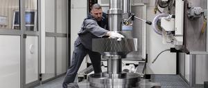 Groß-Kompressorenbau zum weltweiten Einsatz in der Öl- und Gasindustrie bei MAN.