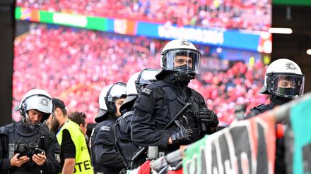Überstunden, Arbeitsverdichtung und zunehmende Gewaltbereitschaft macht der Polizei zu schaffen. 