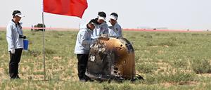 Die Kapsel der „Chang’e-6“-Sonde ist in der nordchinesischen Autonomen Region Innere Mongolei gelandet.