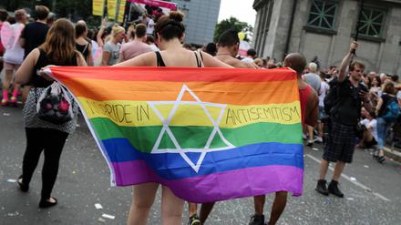 Die East Pride findet unter dem Motto „Homos sagen Ja zu Israel – Queers for Israel“ statt.