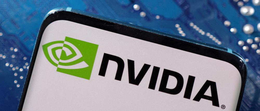 Smartphone-Display mit Nvidia-Schriftzug