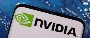 Smartphone-Display mit Nvidia-Schriftzug