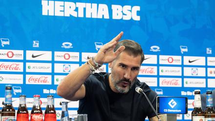 Voller Tatendrang. Cristian Fiél ist am Dienstag als neuer Trainer von Hertha BSC vorgestellt worden.