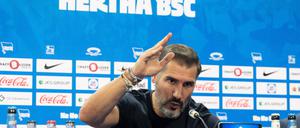 Voller Tatendrang. Cristian Fiél ist am Dienstag als neuer Trainer von Hertha BSC vorgestellt worden.