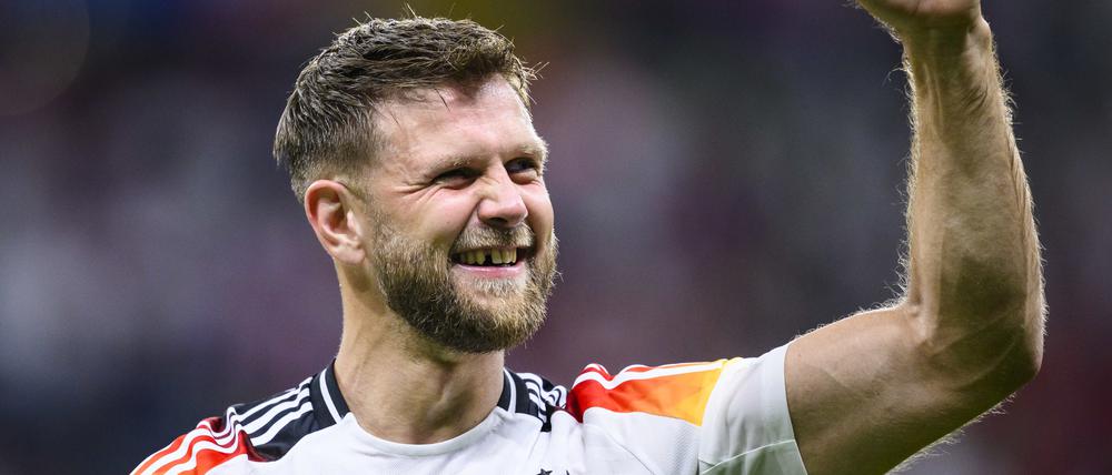 Niclas Füllkrug jubelt nach dem Spiel.