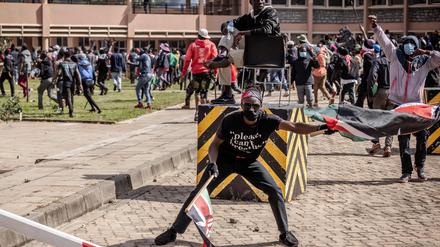 Demonstranten vor dem Parlament in Kenias Hauptstadt Nairobi