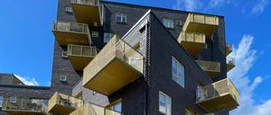 Das Wohngebiet Køge Kyst in der südwestlich von Kopenhagen gelegenen Kleinstadt Køge mit Apartmenthäusern von Juul Frost Arkitekter und Freiraumgestaltung von den Landschaftsarchitekten SLA.