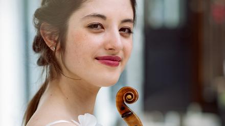 Die spanische Violinistin und Komponistin Maria Duenas