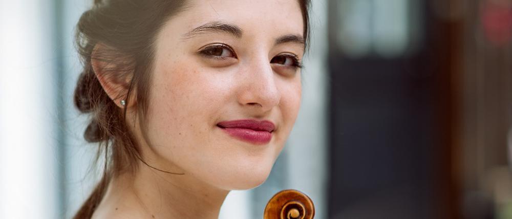 Die spanische Violinistin und Komponistin Maria Duenas