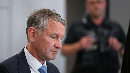 Björn Höcke, Vorsitzender der Thüringer AfD, sitzt im Landgericht Halle.
