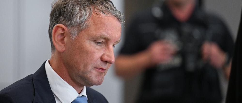 Björn Höcke, Vorsitzender der Thüringer AfD, sitzt im Landgericht Halle.