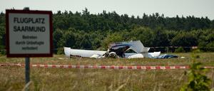 Auf dem Sportflugplatz ist ein Flugzeug verunglückt.