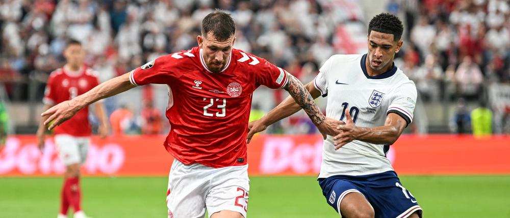 Pierre-Emile Höjbjerg (l.) ließ Jude Bellingham im Duell der Dänen gegen England blass aussehen.