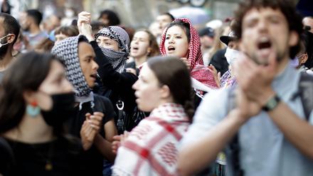 Pro-Palästina-Proteste, wie hier an der Humboldt-Universität, gibt es – seit dem Hamas-Massaker und vermehrt seit dem Angriff auf Gaza – auch an Schulen.
