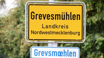 Eine Gruppe junger Leute soll am 14.06.2024 in Grevesmühlen zwei ghanaische Mädchen angegriffen haben.