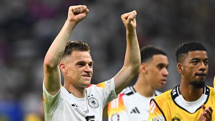 Joshua Kimmich feiert nach dem Spiel