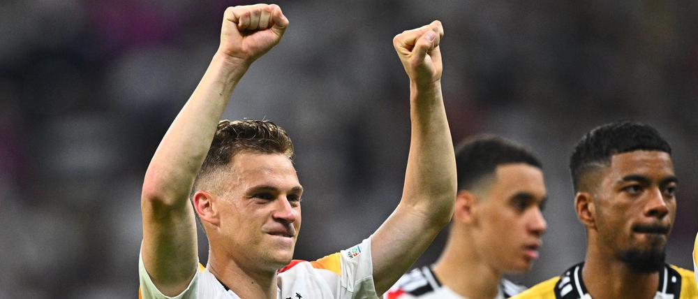 Joshua Kimmich feiert nach dem Spiel