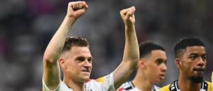 Joshua Kimmich feiert nach dem Spiel
