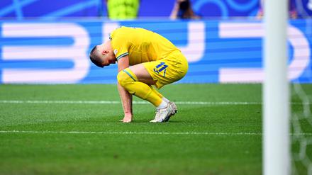 26.06.2024, Baden-Württemberg, Stuttgart: Fußball, UEFA Euro 2024, EM, Ukraine - Belgien, Vorrunde, Gruppe E, Spieltag 3, Stuttgart Arena, Artem Dowbyk von der Ukraine reagiert nach einer vergebenen Torchance. Foto: Tom Weller/dpa +++ dpa-Bildfunk +++