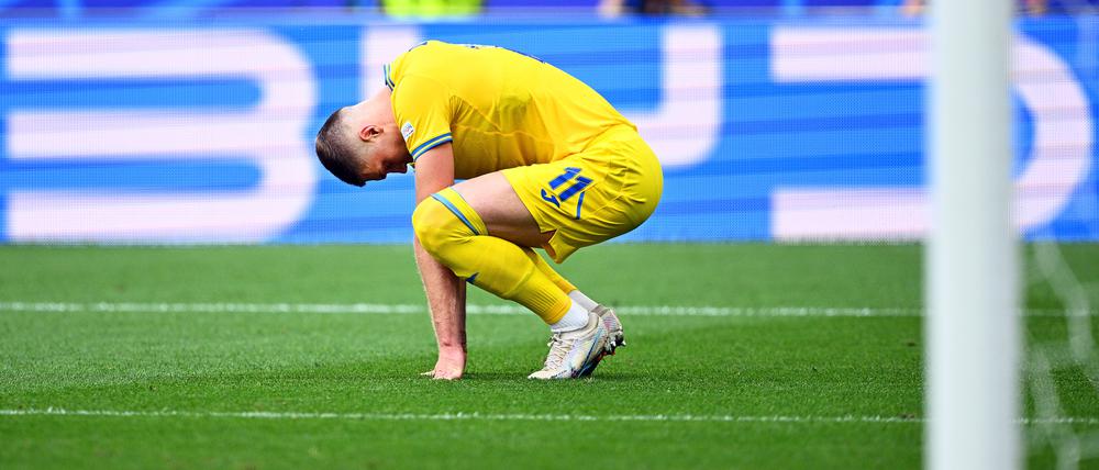 26.06.2024, Baden-Württemberg, Stuttgart: Fußball, UEFA Euro 2024, EM, Ukraine - Belgien, Vorrunde, Gruppe E, Spieltag 3, Stuttgart Arena, Artem Dowbyk von der Ukraine reagiert nach einer vergebenen Torchance. Foto: Tom Weller/dpa +++ dpa-Bildfunk +++