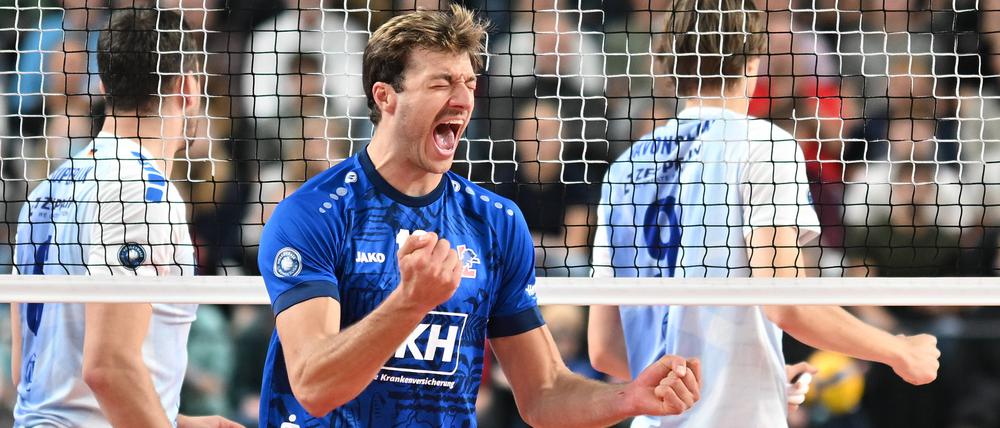 Ausgelassener Jubel. Matthew „Matt“ Knigge wechselt aus Lüneburg nach Berlin und will mit den Volleys Meister werden.