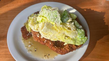 Caesar Schnitzel im Restaurant „Bertie“