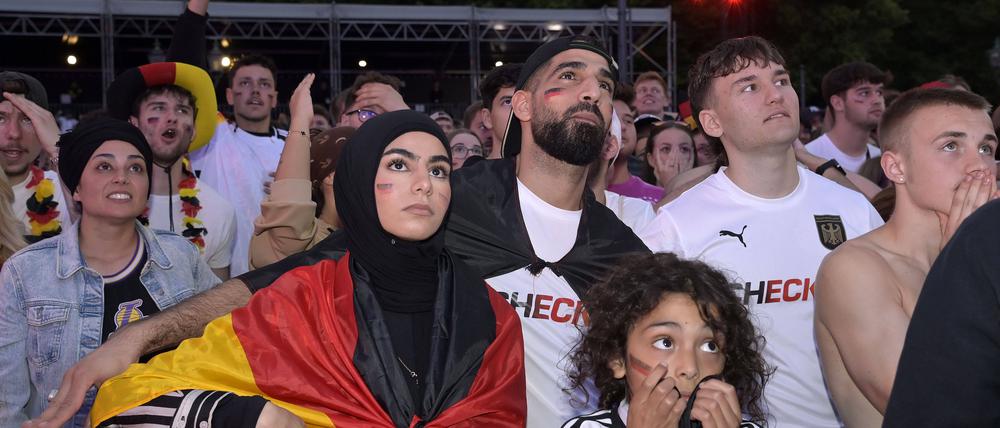 Deutsche Fans auf der Fanmeile beim Spiel gegen die Schweiz.