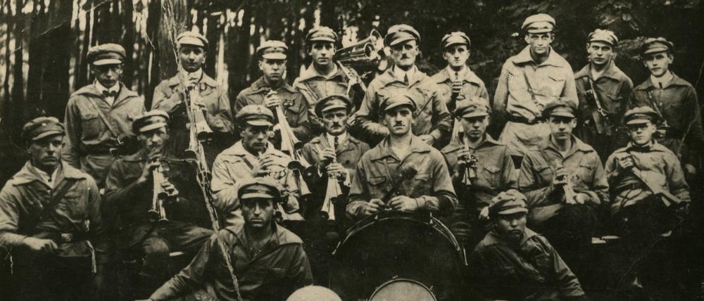 Vor 100 Jahren wurde der Rote Frontkämpferbund gegründet, ein kommunistischer Wehrverband. Das Foto zeigt den Ortsverband Nowawes.