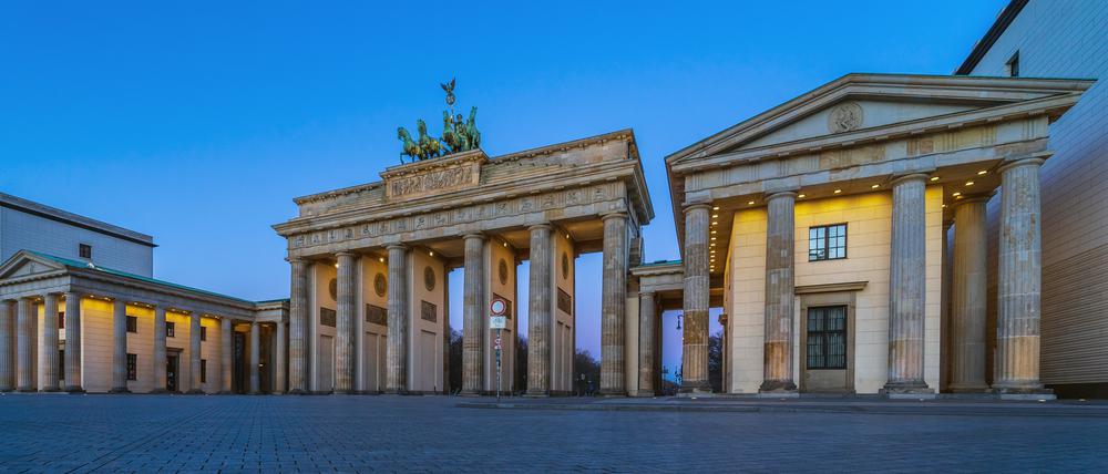 Abendstimmung am Brandenburger Tor in Berlin.