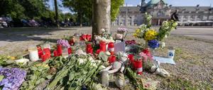 Nach dem Angriff in Bad Oeynhausen bekunden Menschen ihre Anteilnahme.