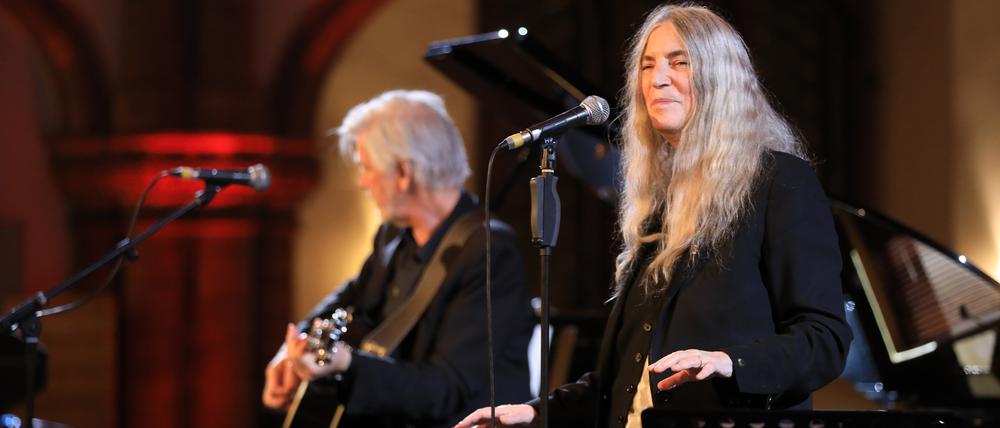 Patti Smith gibt zusammen mit Tony Shanahan ein berührendes Akustik-Konzert anläßlich 30 Jahre Mauerfall  in der ausverkauften Gethsemanekirche in Berlin-Prenzlauer Berg.
Foto: Thilo Rückeis
ACHTUNG: KEINE WEITERGABE AN DRITTE!!!