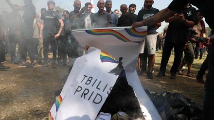 Anti-LGBTQ-Protestierende in Tiflis.  