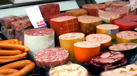 Rewe muss eine Salami aus dem Sortiment nehmen.