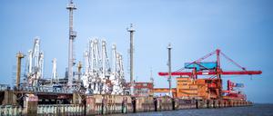 Der Industriehafen Stade, der für das geplante Import-Terminal für Flüssigerdgas erweitert wird.