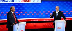 Donald Trump (links) und Joe Biden debattierten am Dienstagabend in den Studios des US-Senders CNN in Atlanta (Georgia).