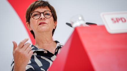 Saskia Esken, SPD-Bundesvorsitzende, bei einem Pressestatement in Berlin