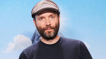Marc-Uwe Kling ist mit den „Känguru-Chroniken“ bekannt geworden, hatte mit dem „Neinhorn“ einen Riesenerfolg und legt jetzt seinen ersten Thriller vor.