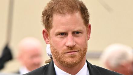 Prinz Harry bei der Krönungszeremonie seines Vaters, König Charles III.