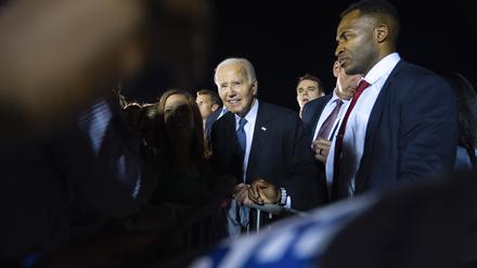 Die Zweifel an seinen Fähigkeiten wachsen: US-Präsident Joe Biden (81) nach der TV-Debatte am Donnerstagabend (Ortszeit). 