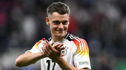 Florian Wirtz in einem Trikot der deutschen Fußballnationalmannschaft