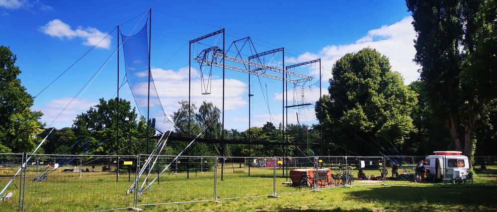 Trapezkunst im Volkspark Friedrichshain.
