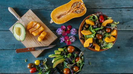 Die vegane Welt ist vielfältig - und trotzdem könnten Mangelerscheinungen drohen. Doch das kann man vermeiden.